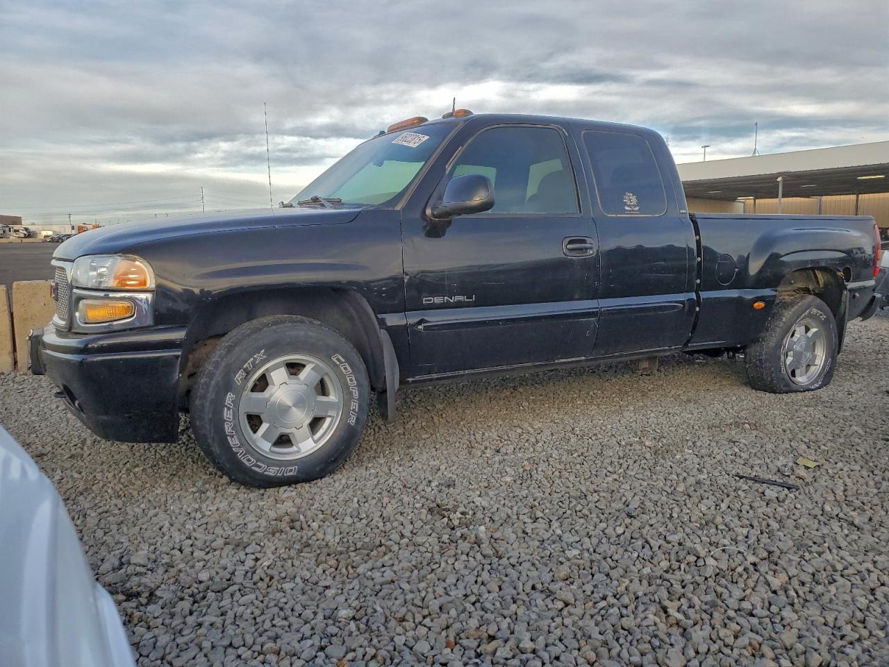 2003 GMC Sierra Denali, VIN 2GTFK69U731158258 — Rear end