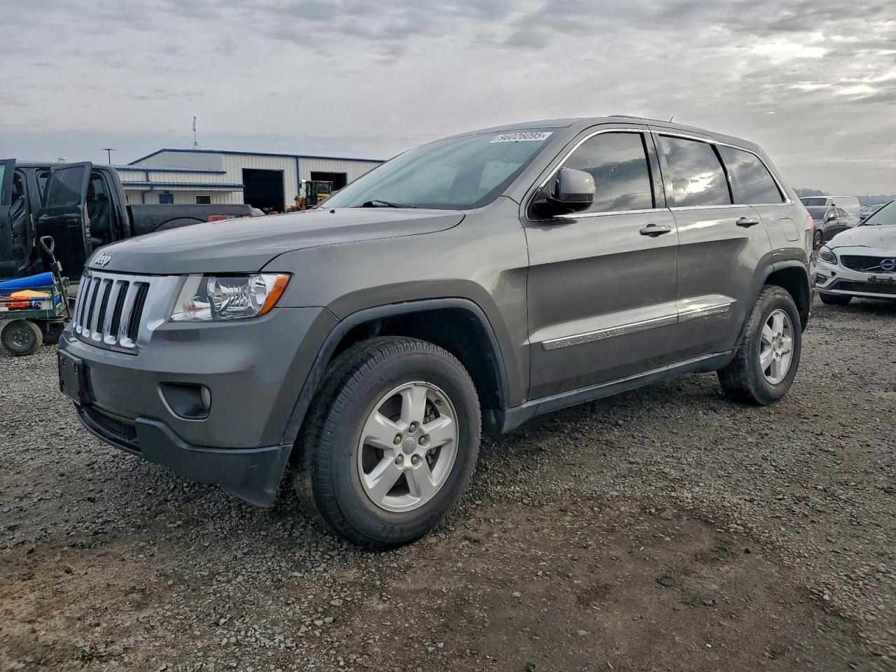 2013 Jeep Grand Cherokee Laredo, VIN 1C4RJFAG2DC611848 — Normal wear