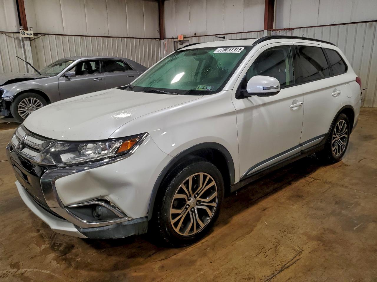 2016 Mitsubishi Outlander SE, VIN JA4AZ3A35GZ001410 — Rear end