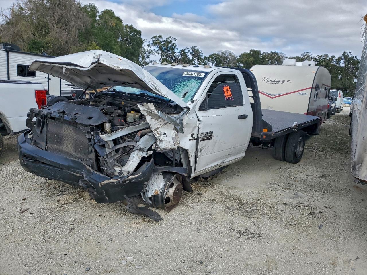 2017 Ram 3500 Tradesman, VIN 3C7WRTBL8HG611607 — Front end
