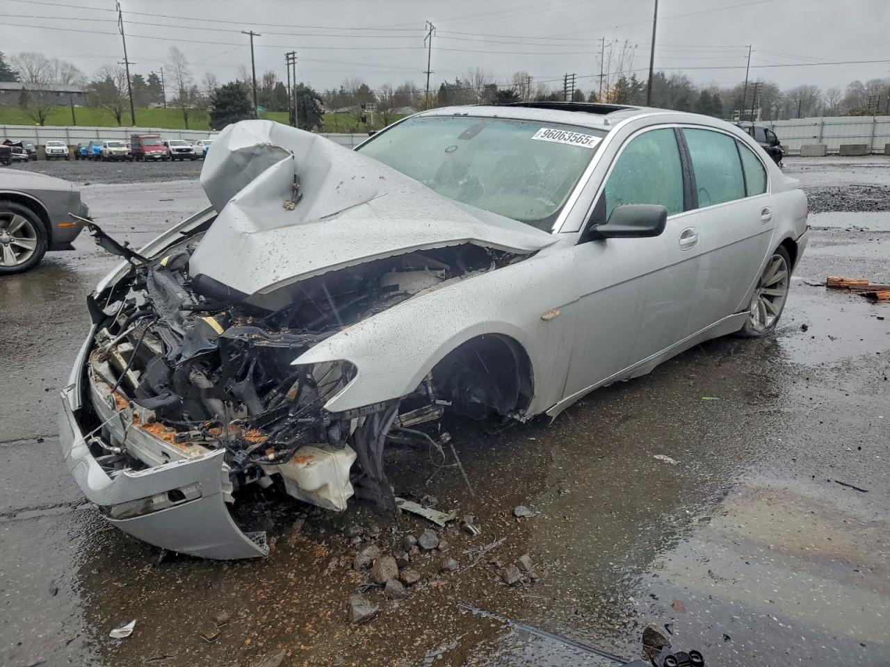 2005 BMW 7 Series 745Li, VIN WBAGN635X5DS59151 — Front end