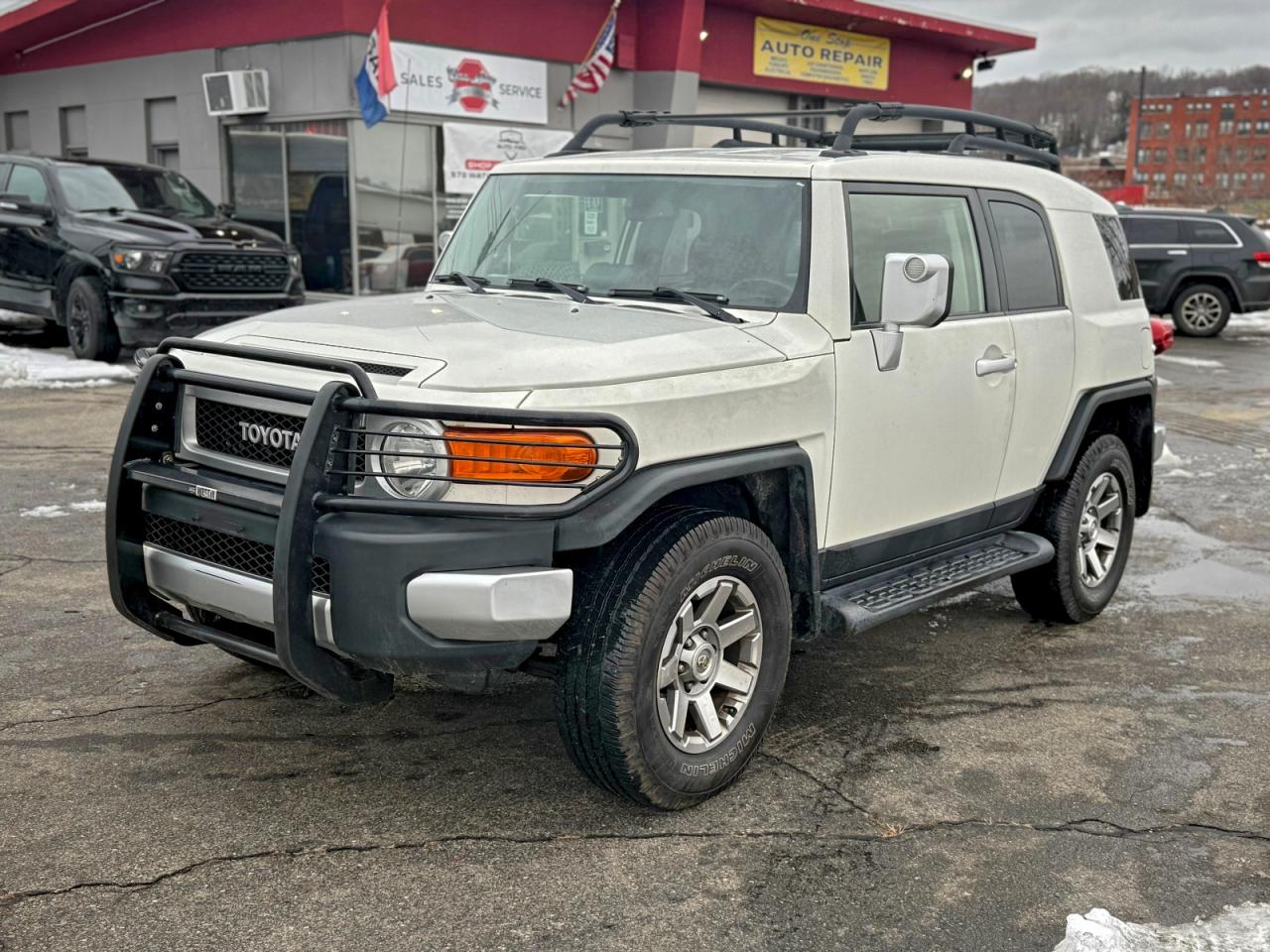 2014 Toyota FJ Cruiser, VIN JTEBU4BF4EK205169 — Minor dents and scratches