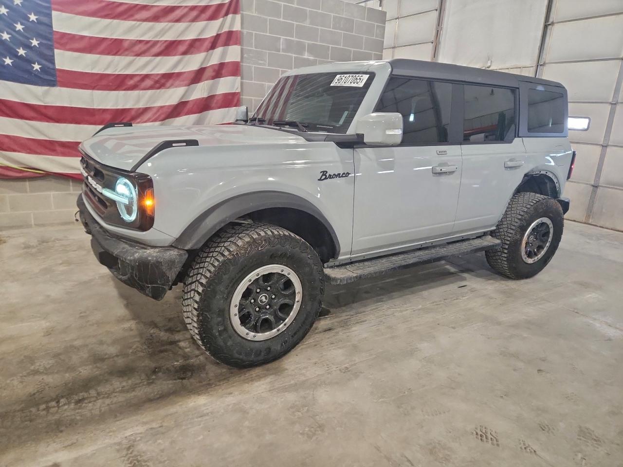 2022 Ford Bronco, VIN 1FMEE5DP6NLB68559 — Front end