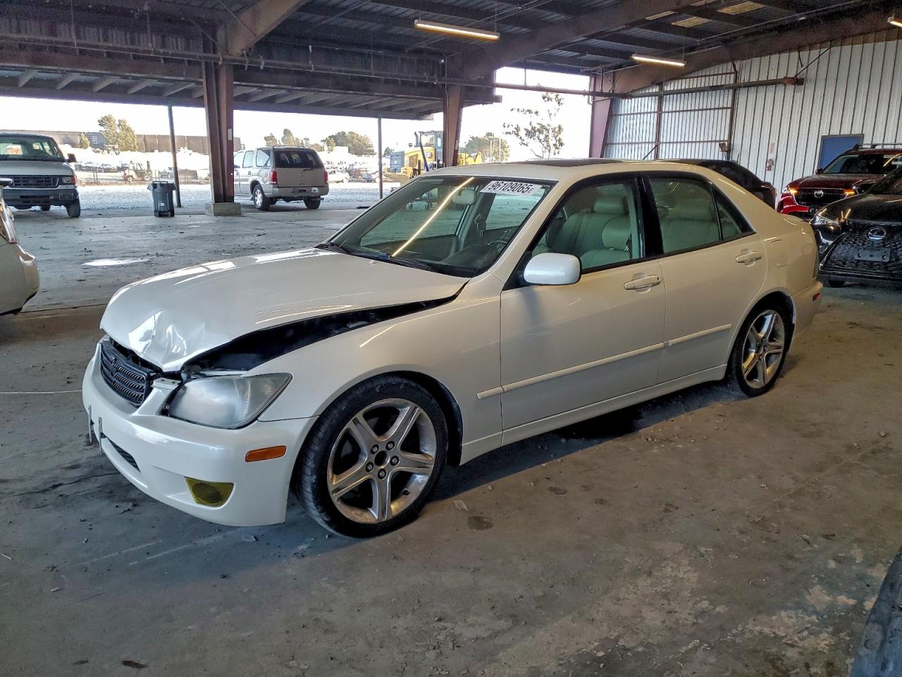 2004 Lexus IS 300/350, VIN JTHBD192140087337 — Перед
