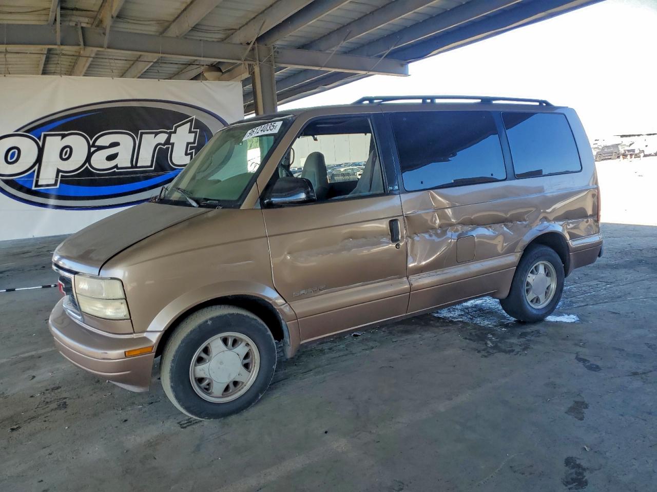 1996 GMC Safari, VIN 1GKDM19W6TB528531 — Side