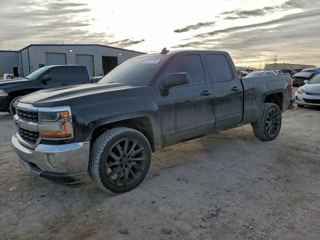 2018 Chevrolet Silverado 1500 LT, VIN 1GCVKREC9JZ331681 — Rear end