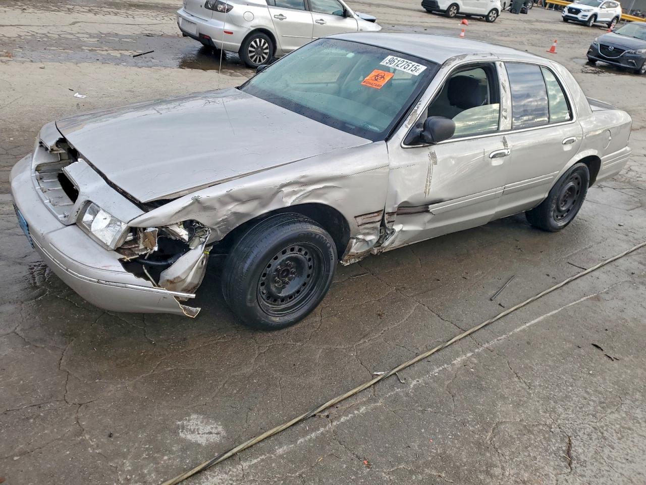 2004 Ford Police Interceptor Base w/3.27 Axle, VIN 2FAHP71W14X124561 — Front end