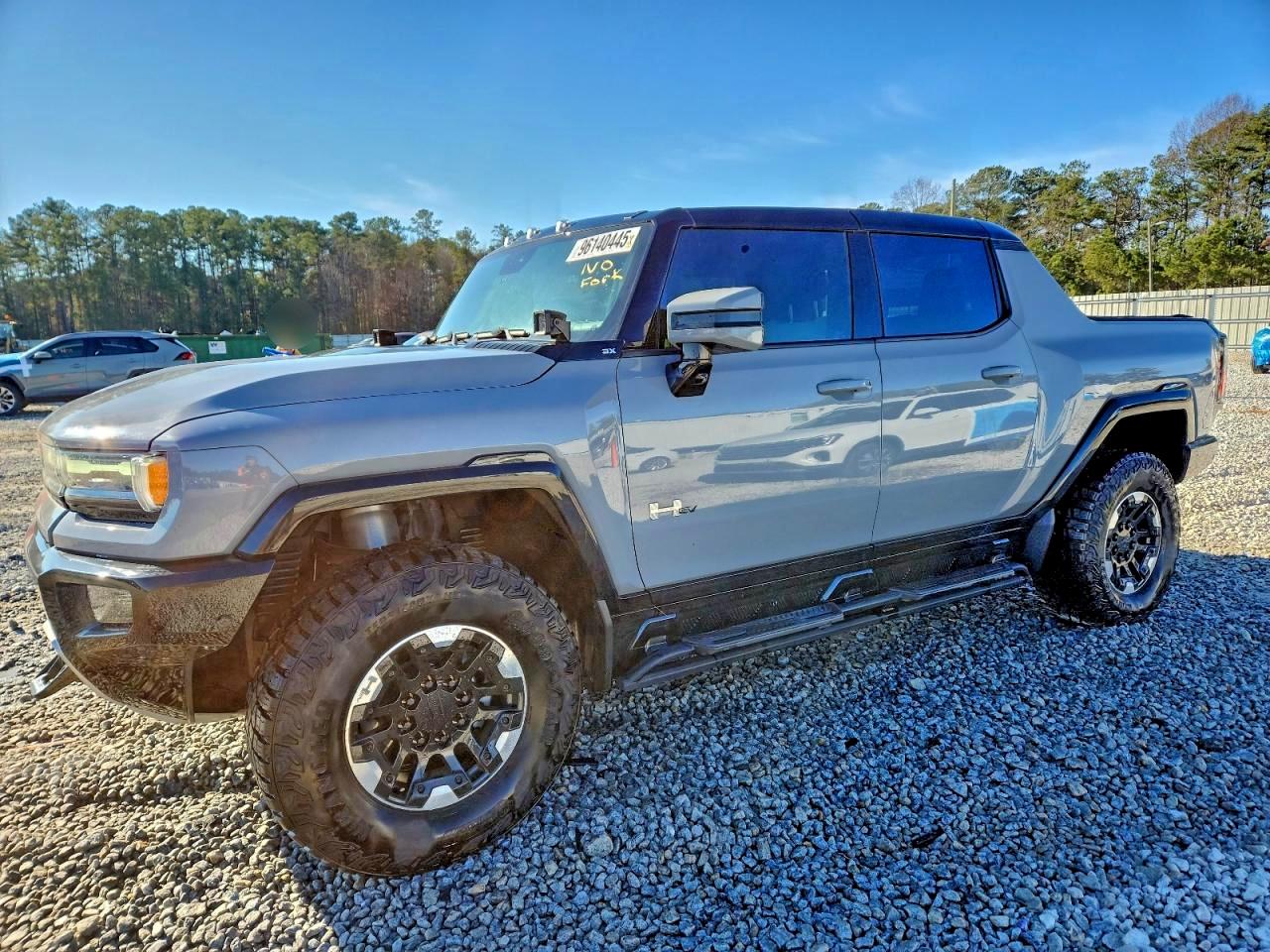 2024 GMC HUMMER EV Pickup 3X, VIN 1GT10DDB7RU107673 — Front end