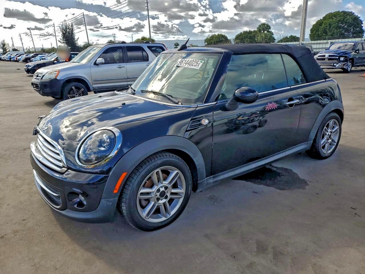 2015 MINI Convertible, VIN WMWZN3C52FT863002 — Перед