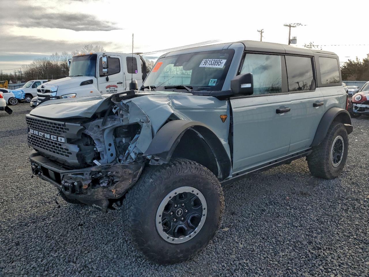 2023 Ford Bronco Badlands, VIN 1FMEE5DP0PLB59987 — Front end