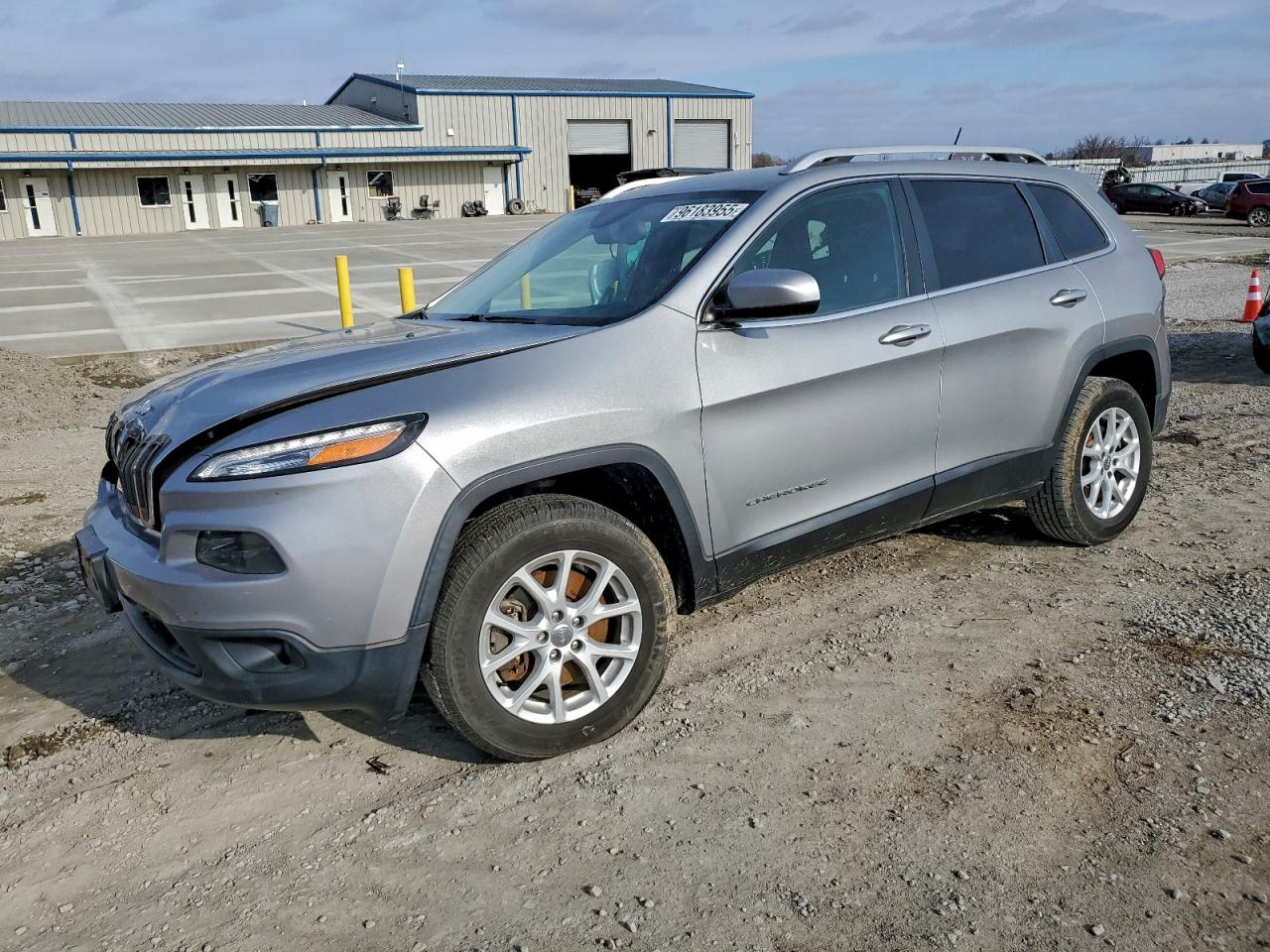 2015 Jeep Cherokee Latitude, VIN 1C4PJMCS4FW627189 — Перед