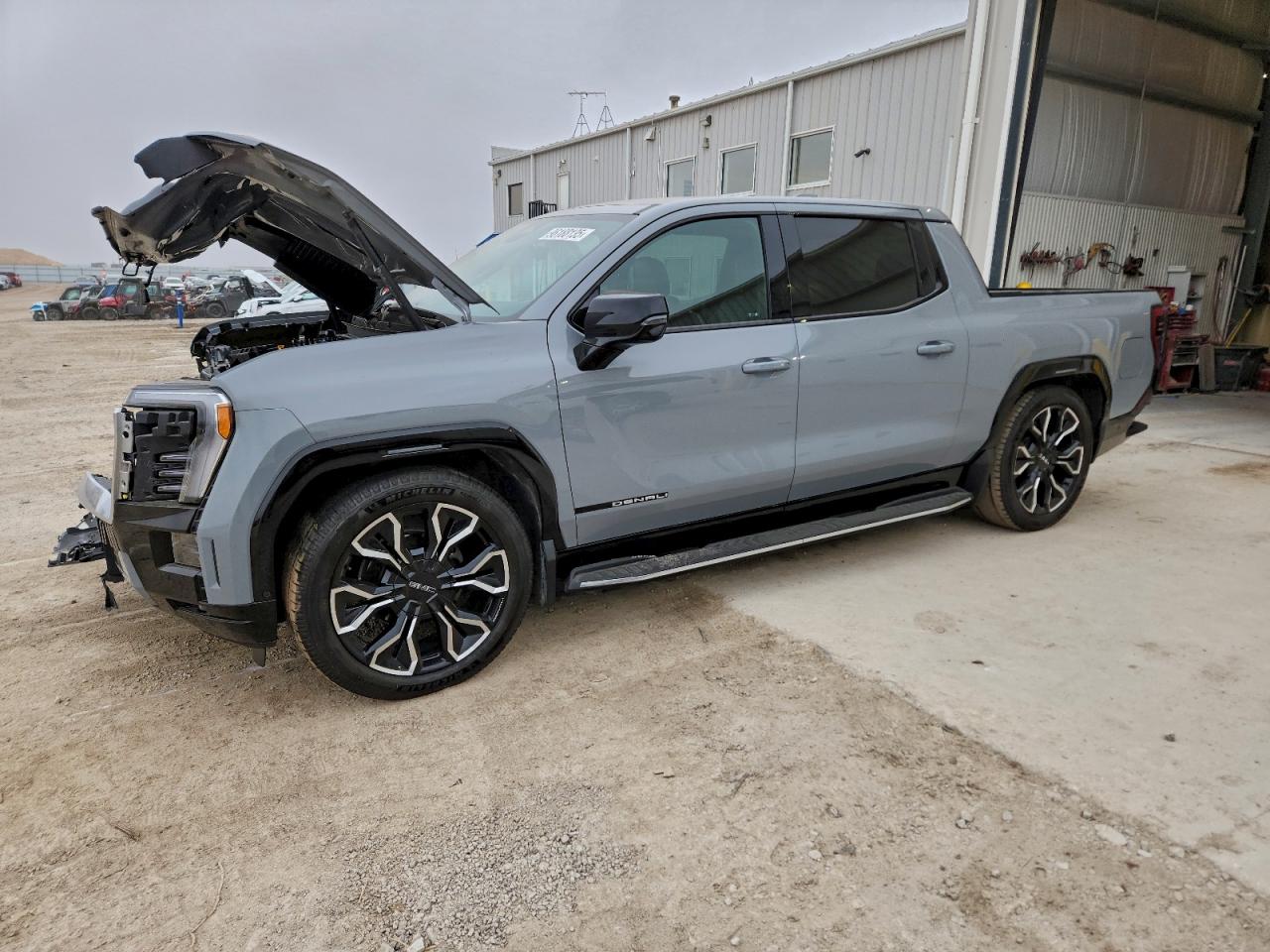2024 GMC Sierra EV Denali Edition 1, VIN 1GT401EL2RU401629 — Front end