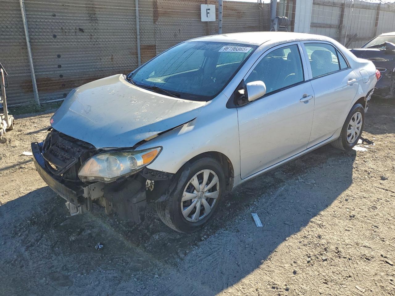 2013 Toyota Corolla LE, VIN 5YFBU4EE5DP142784 — Front end