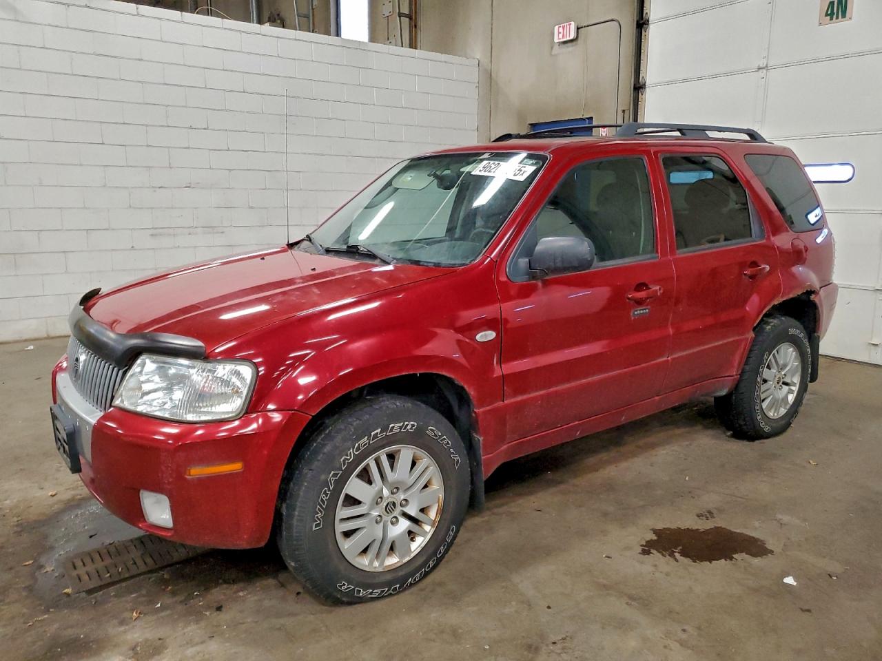 2006 Mercury Mariner Luxury, VIN 4M2YU57136KJ01205 — Minor dents and scratches