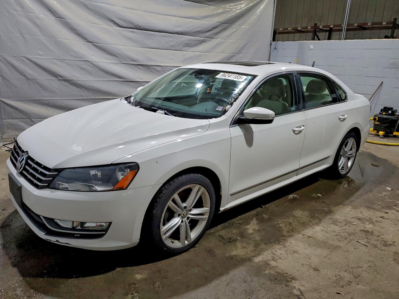 2013 Volkswagen Passat SE, VIN 1VWBN7A30DC018771 — Мелкие вмятины и царапины