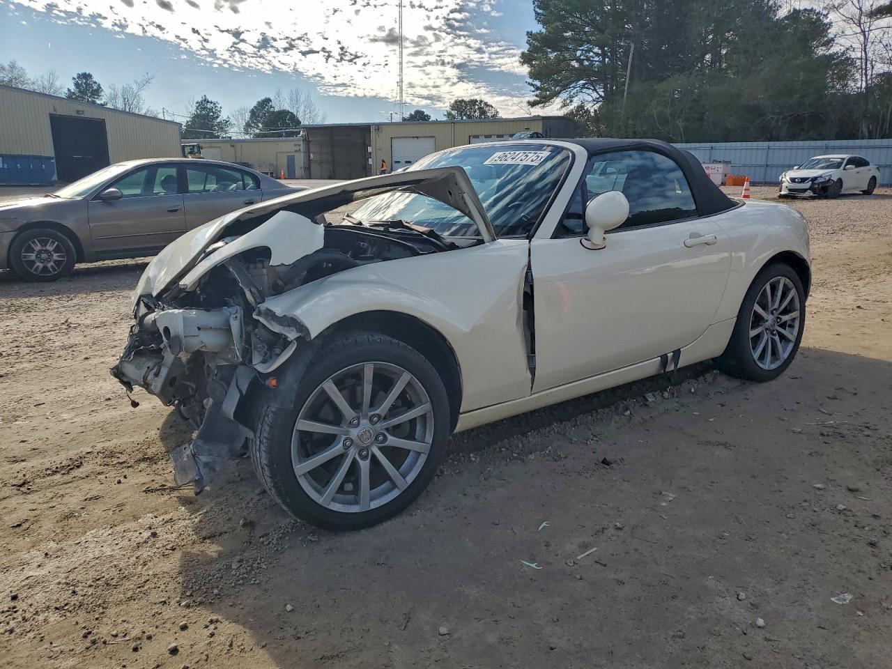 2006 Mazda MX-5 Miata Sport, VIN JM1NC25F360112354 — Front end