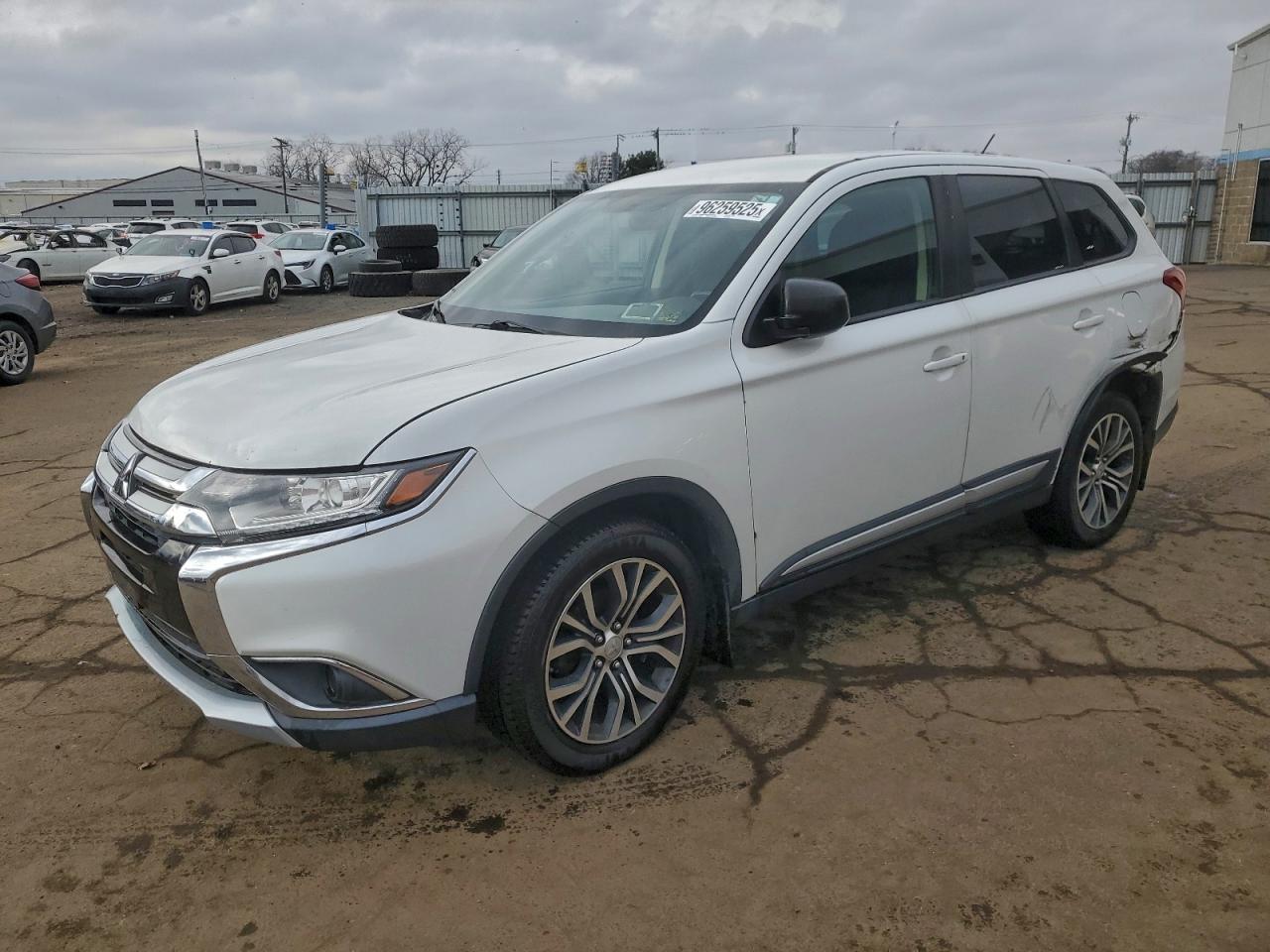 2016 Mitsubishi Outlander SE, VIN JA4AZ3A32GZ031237 — Side