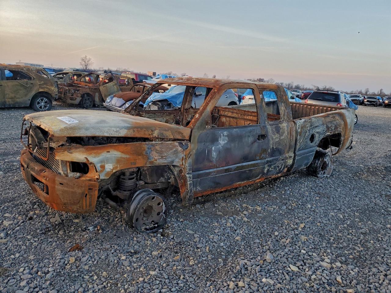 1999 Dodge 3500, VIN 1B7MF3362XJ602436 — Пожар