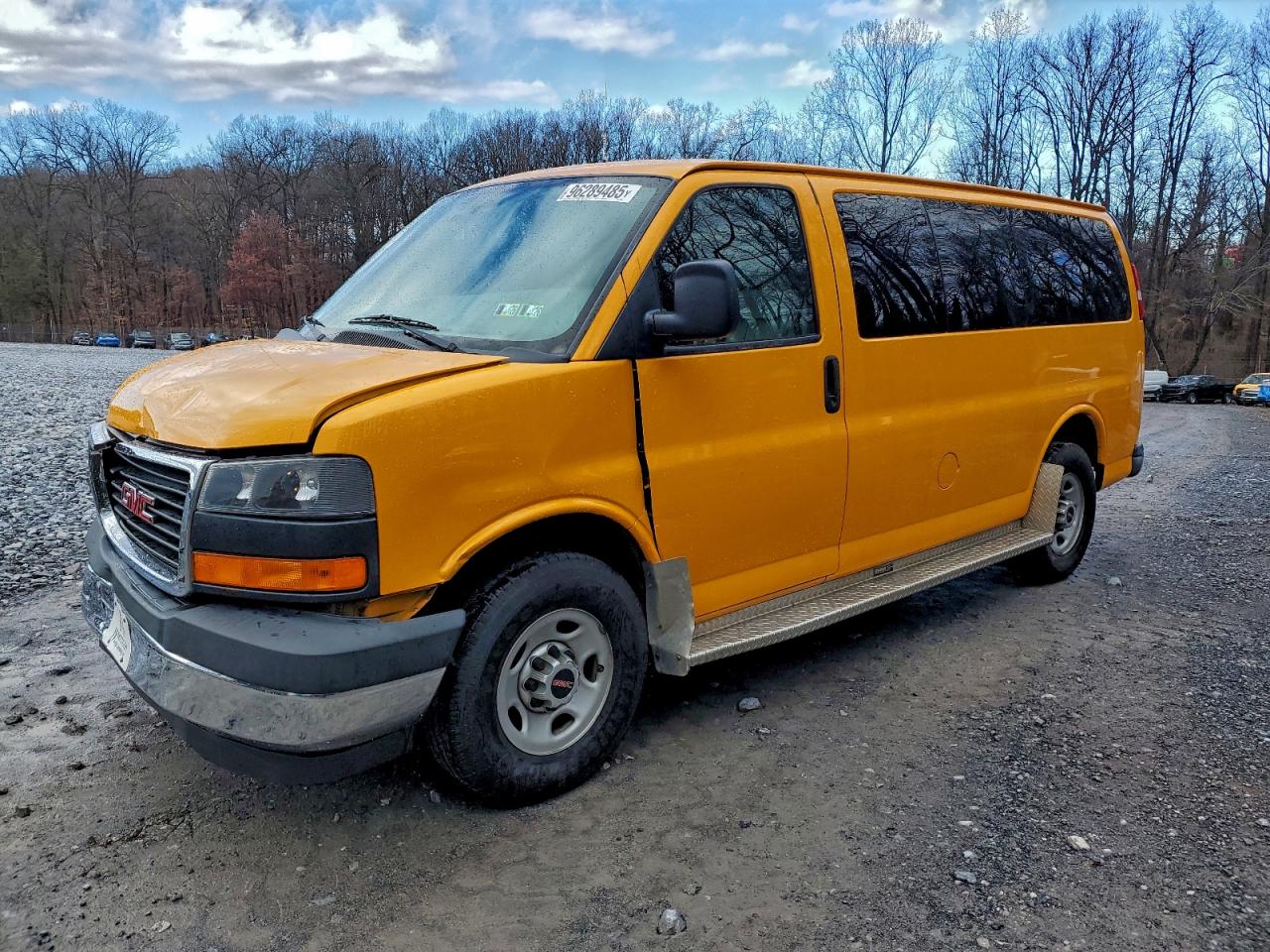 2017 GMC Savana, VIN 1GDW7ACG8H1236031 — Front end