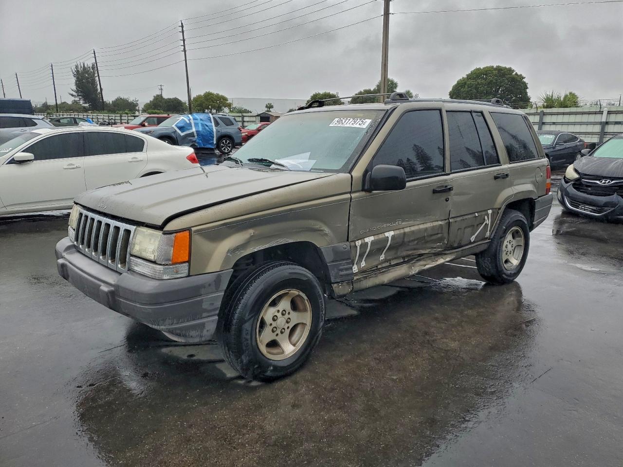 1996 Jeep Grand Cherokee Laredo, VIN 1J4FX58SXTC285862 — Side