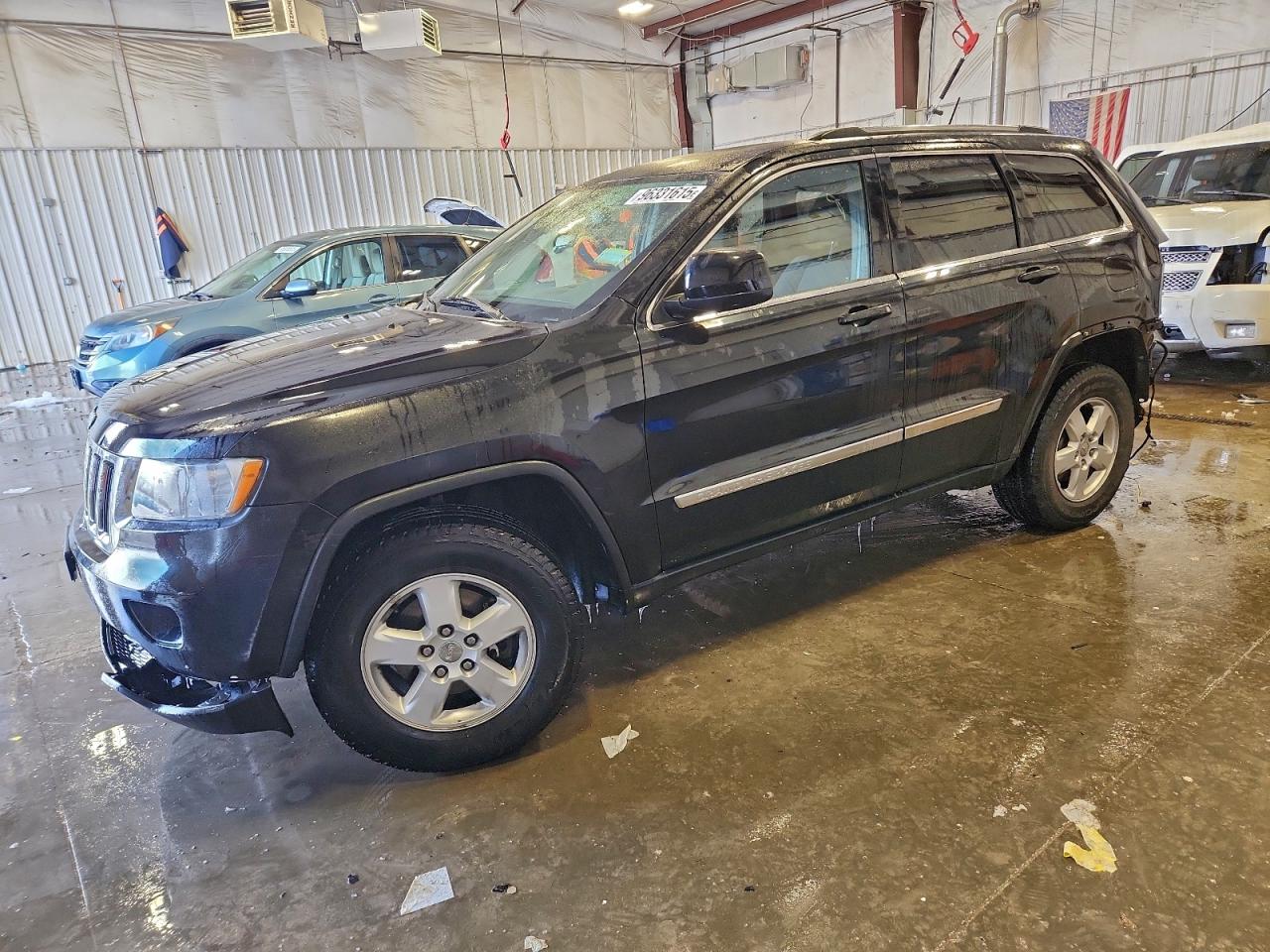 2013 Jeep Grand Cherokee Laredo, VIN 1C4RJFAG3DC594848 — Rear end
