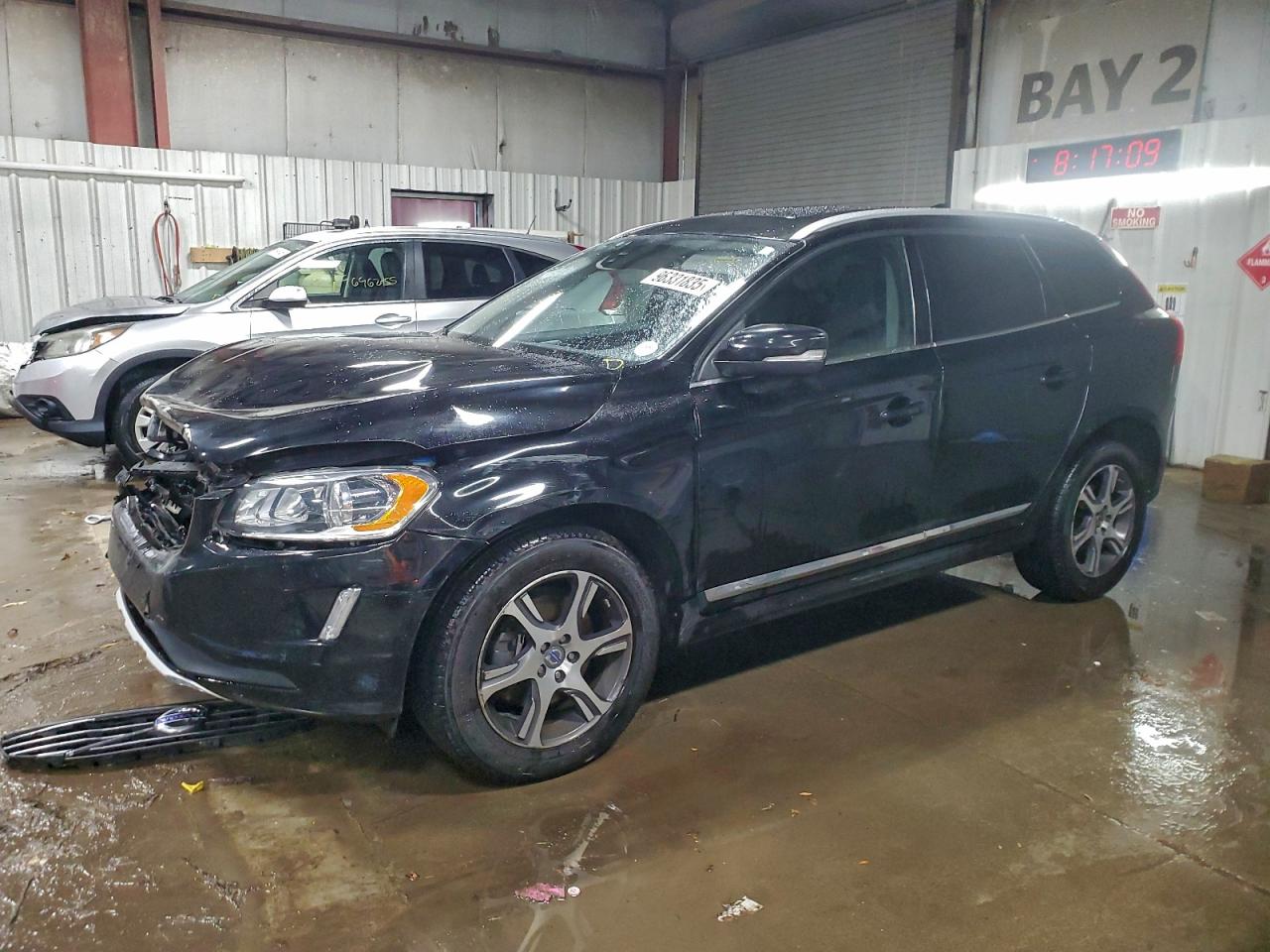 2015 Volvo XC60 T6 Platinum, VIN YV4902RDXF2605985 — Front end