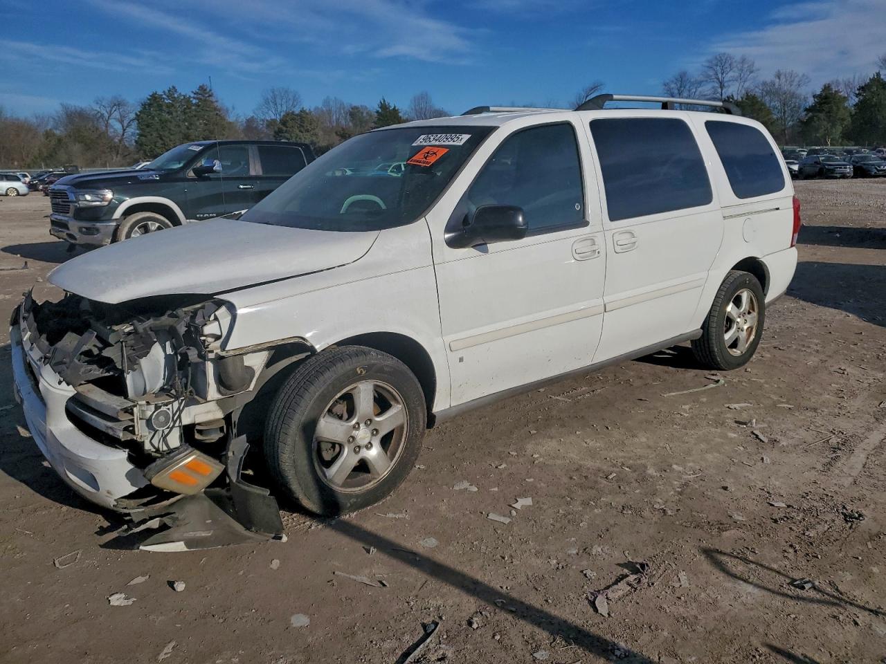 2007 Chevrolet Uplander 2LT, VIN 1GNDV33197D218702 — Front end