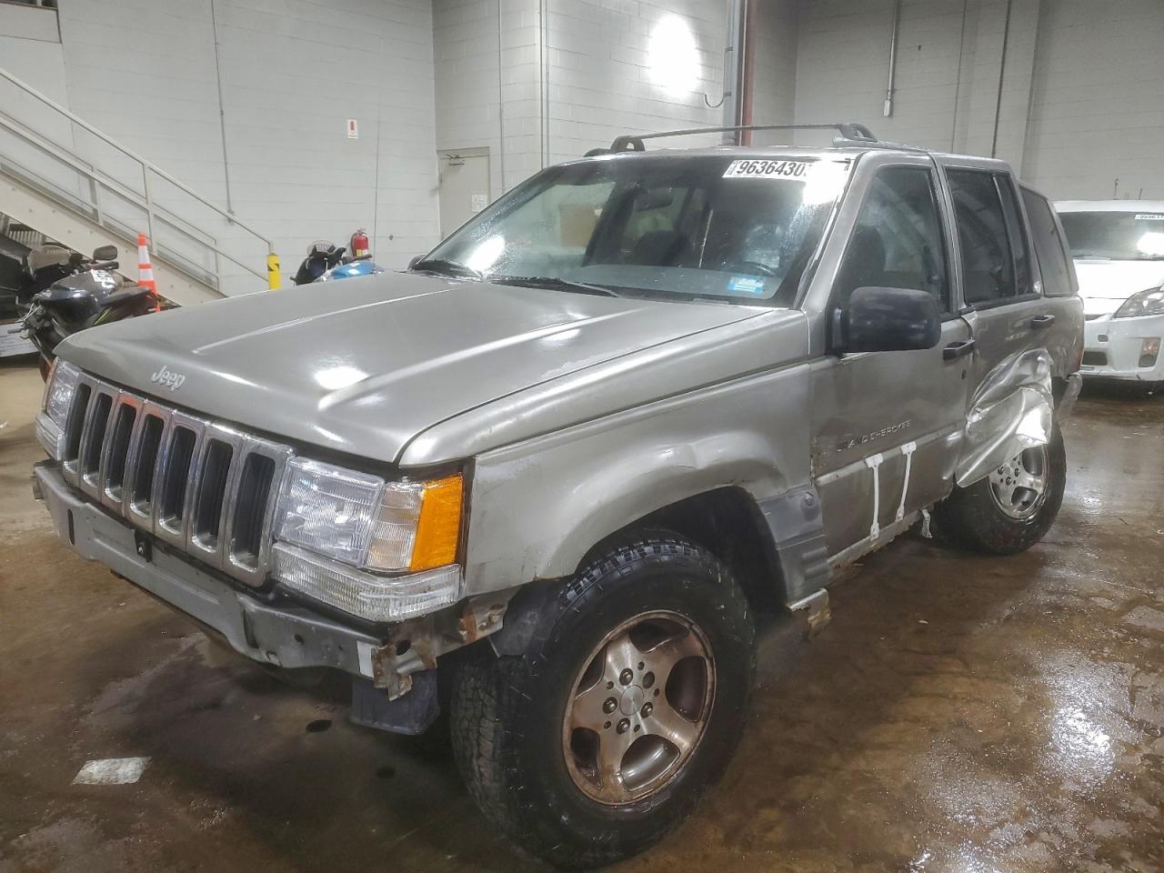 1998 Jeep Grand Cherokee Laredo, VIN 1J4GZ58S1WC237685 — Side