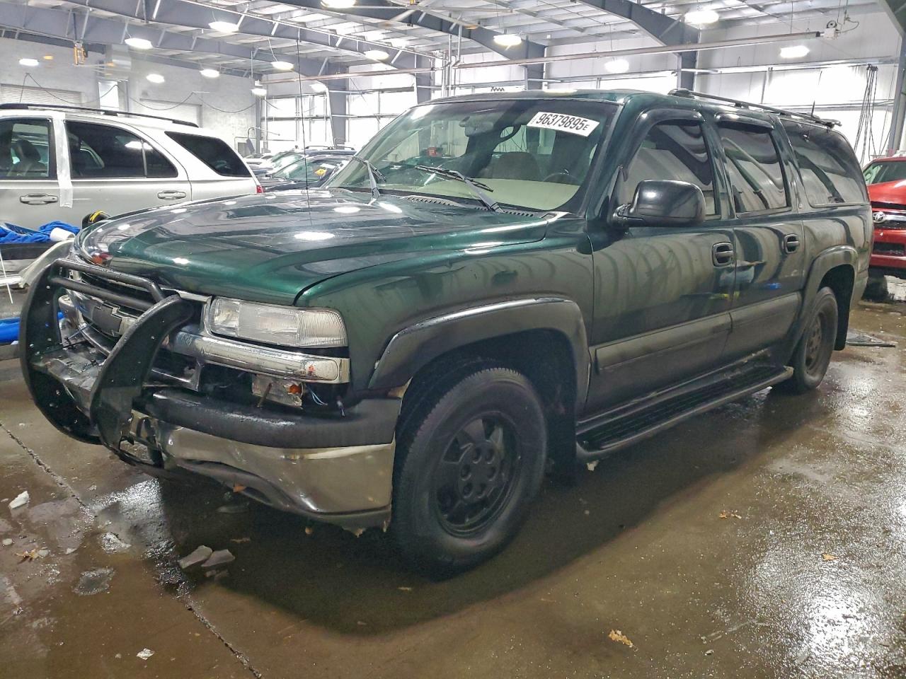 2001 Chevrolet Suburban LS, VIN 3GNFK16T91G158286 — Front end