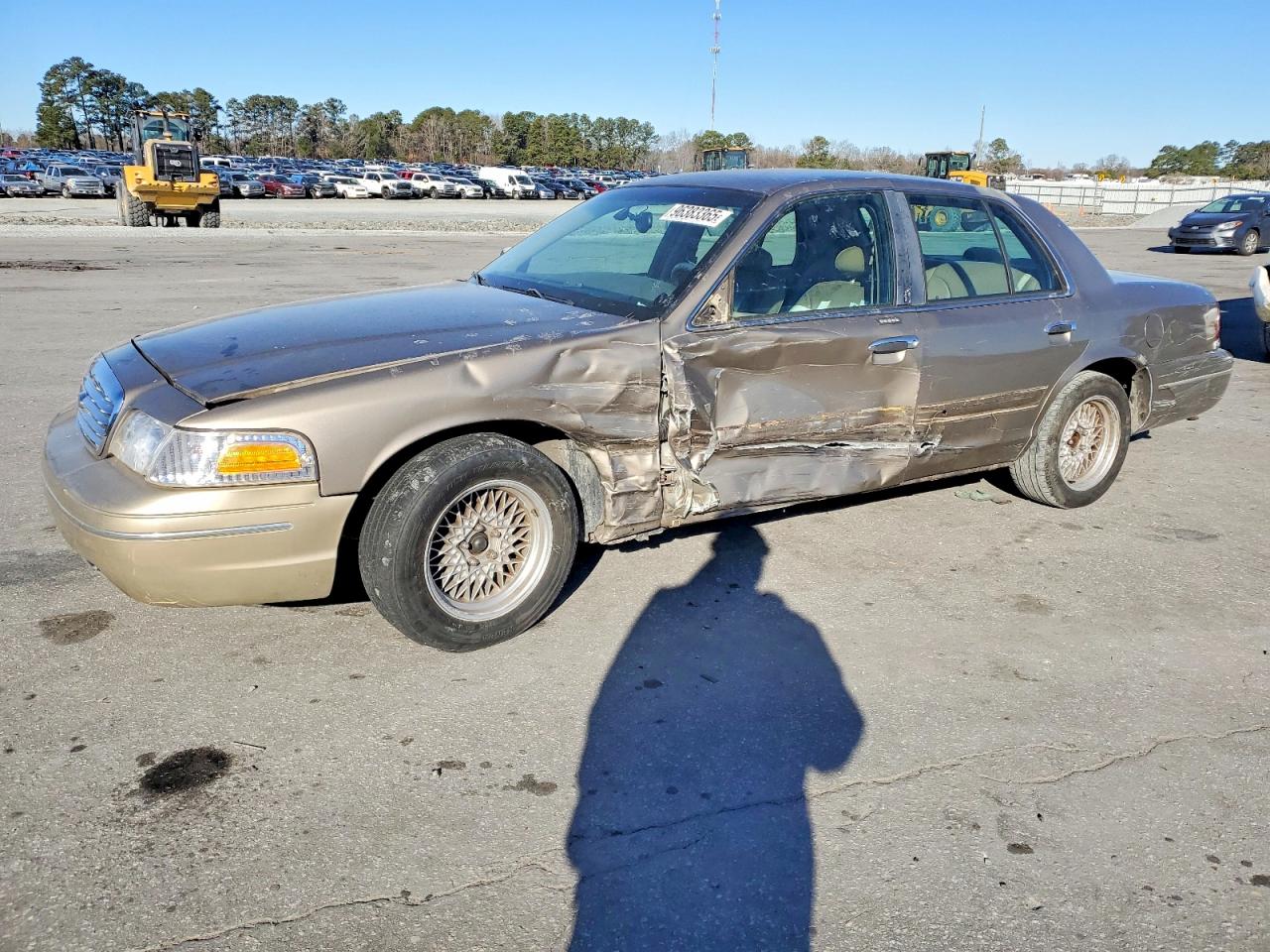 2001 Ford Crown Victoria LX, VIN 2FAFP74WX1X150526 — Side