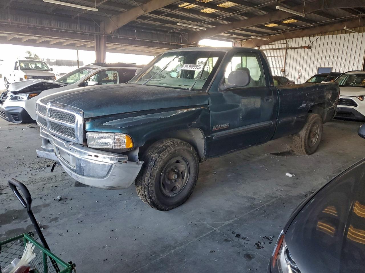 1998 Dodge RAM, VIN 3B7KC26D0WM202865 — Front end