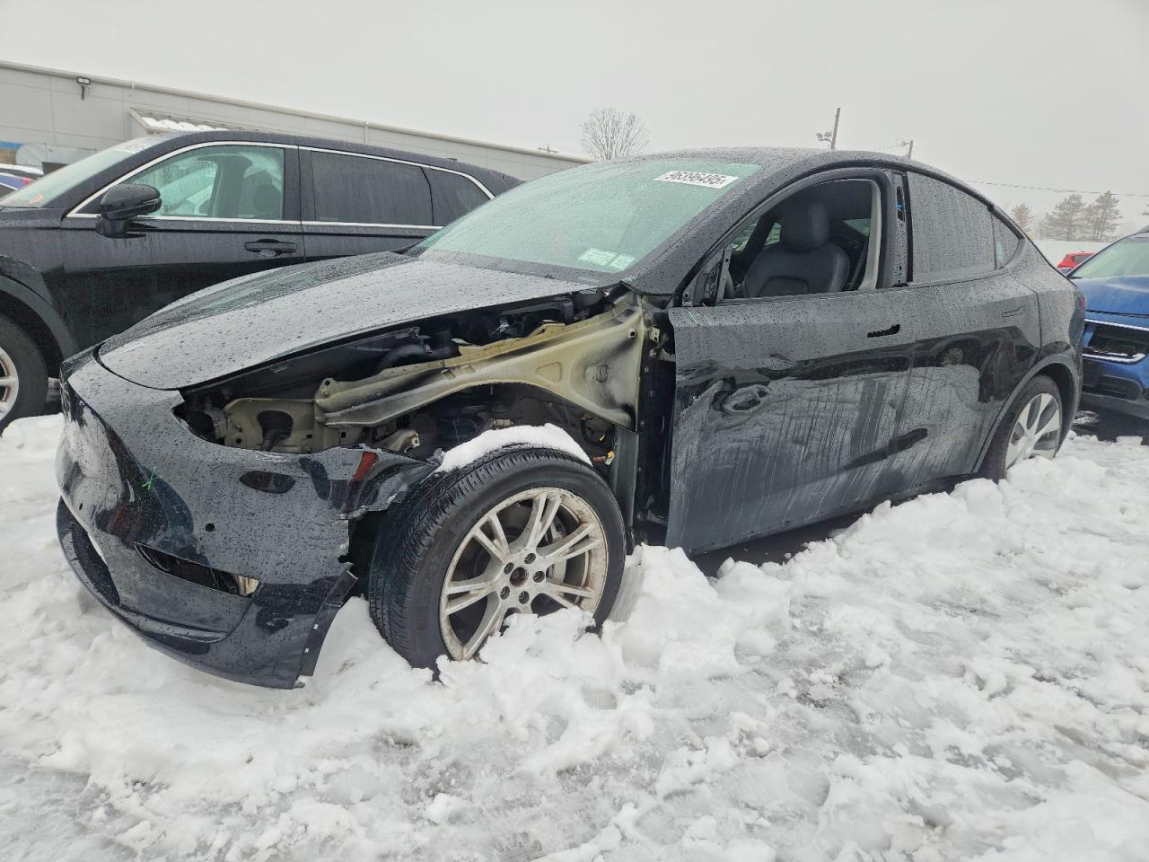 2020 Tesla Model Y Long Range, VIN 5YJYGDEE6LF047811 — Перед