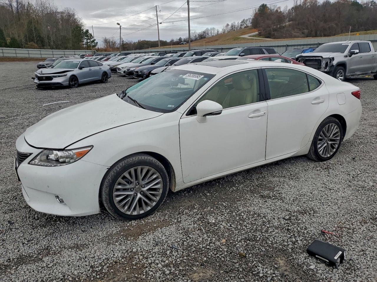 2015 Lexus ES 330, VIN JTHBK1GG5F2204851 — Side