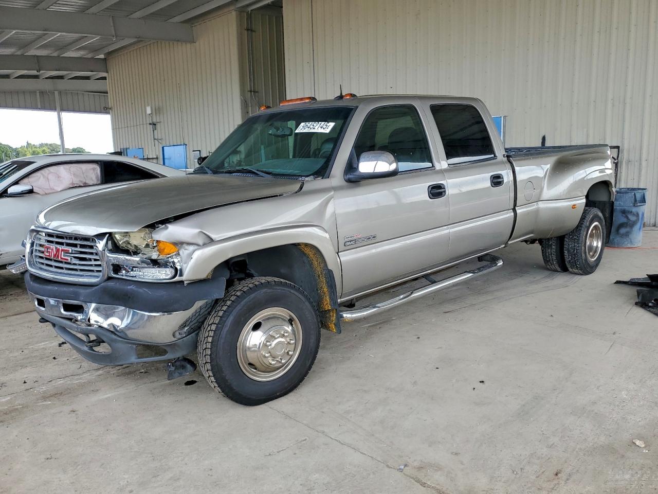 2002 GMC Sierra 3500 SLT, VIN 1GTJC33112F239039 — Front end