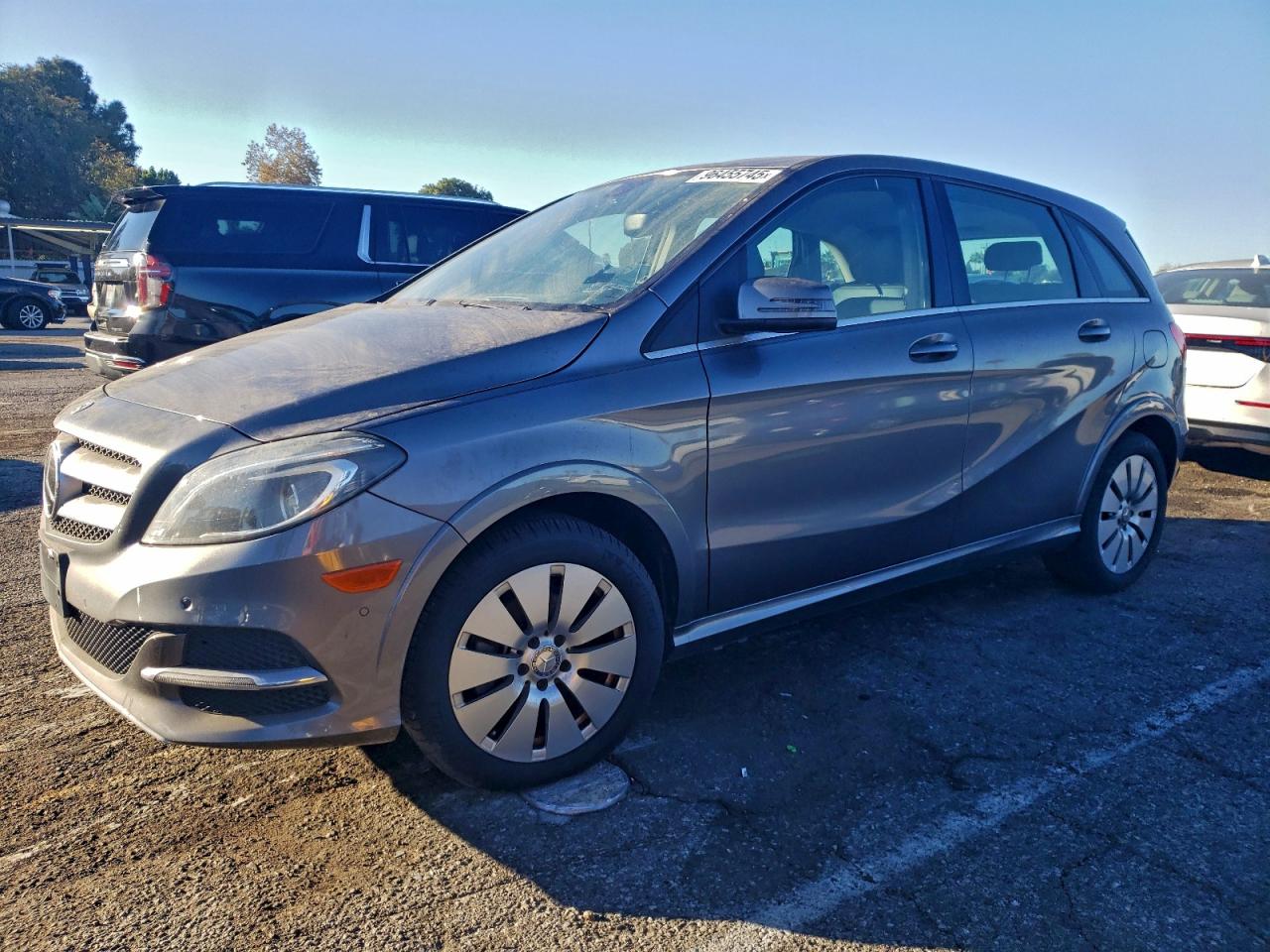 2014 Mercedes-Benz B Electric Drive, VIN WDDVP9AB7EJ002339 — Minor dents and scratches