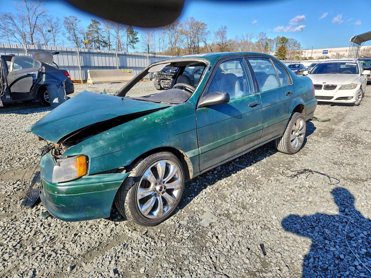 1994 Toyota Tercel DX, VIN JT2EL43T7R0426607 — Front end