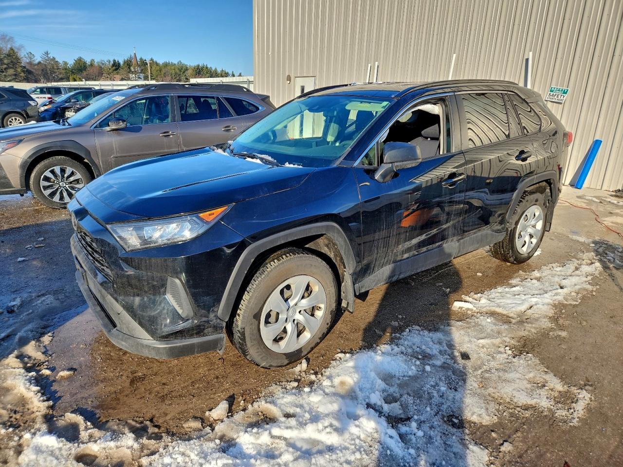 2020 Toyota RAV4 LE, VIN JTMF1RFV6LD064166 — Side