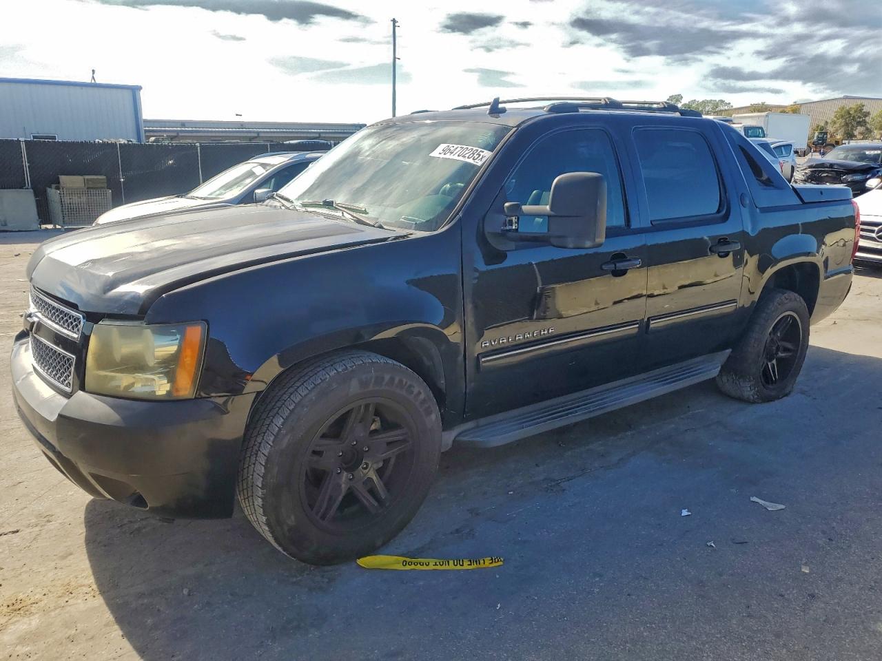 2013 Chevrolet Avalanche LT, VIN 3GNMCFE06DG329587 — Prior damage history