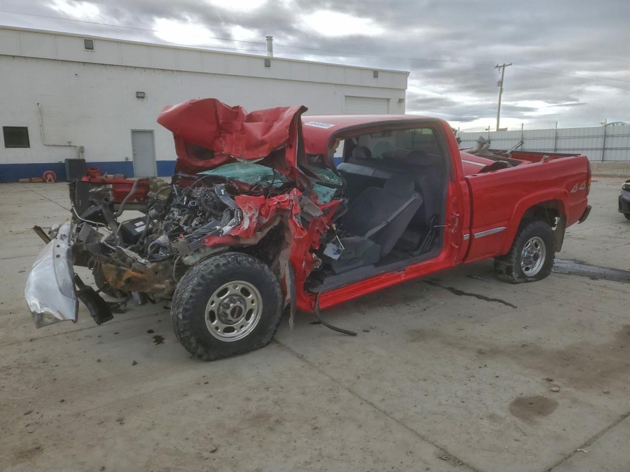 2002 GMC Sierra 2500HD SLE, VIN 1GTHK29192E196756 — Front end