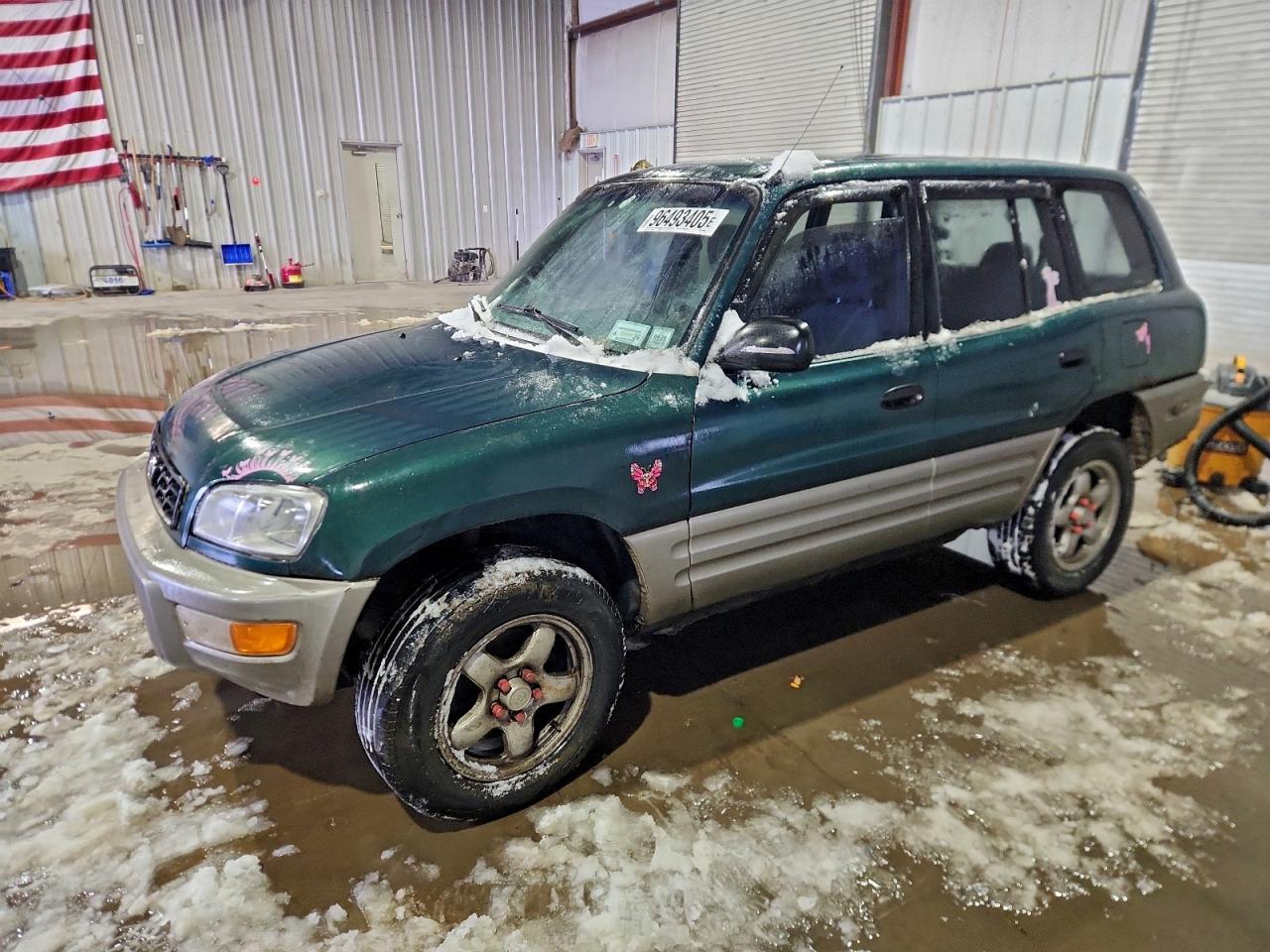 1998 Toyota RAV4, VIN JT3GP10V5W0029499 — Rear end
