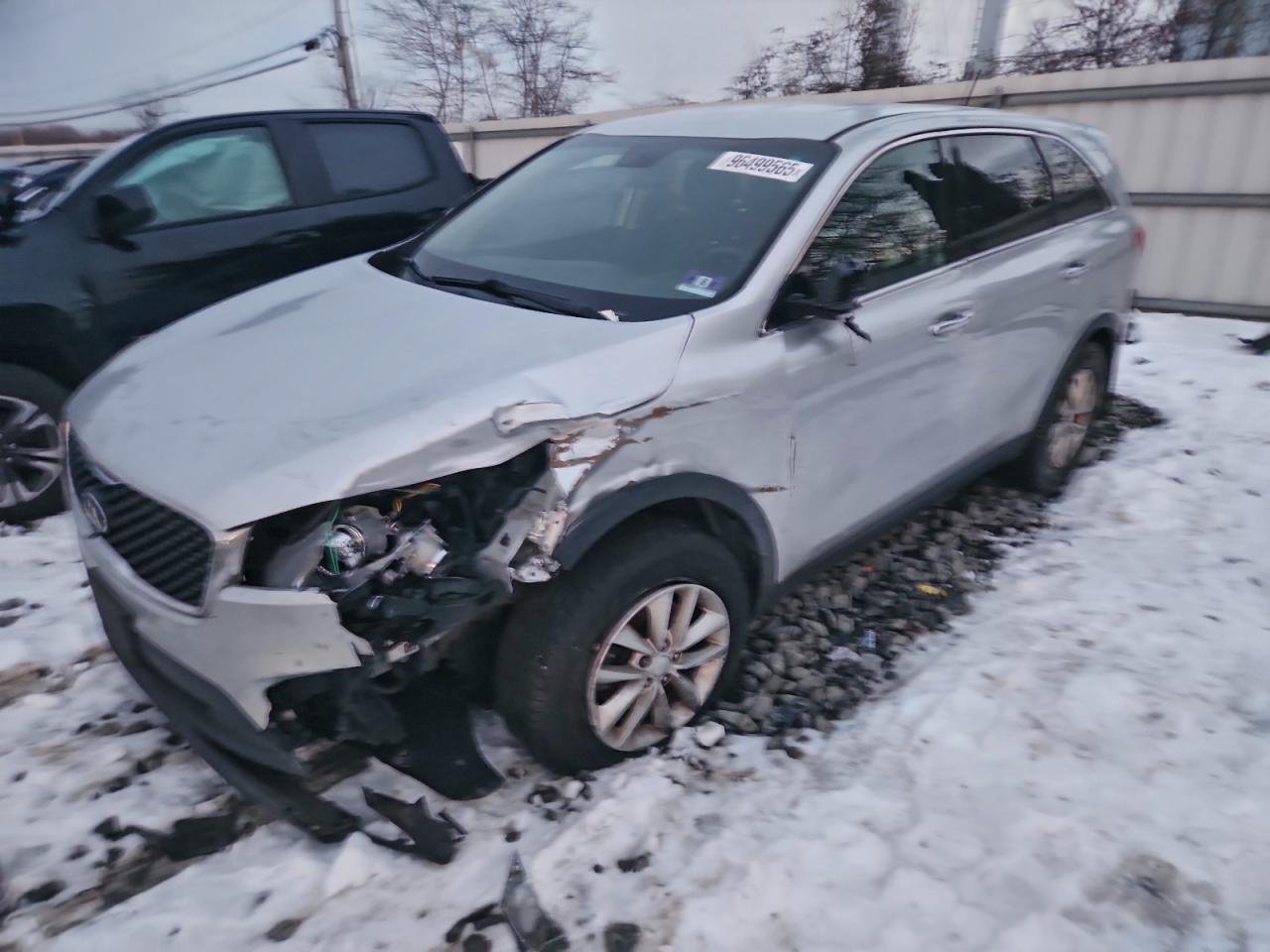 2017 Kia Sorento LX, VIN 5XYPG4A30HG267882 — Front end