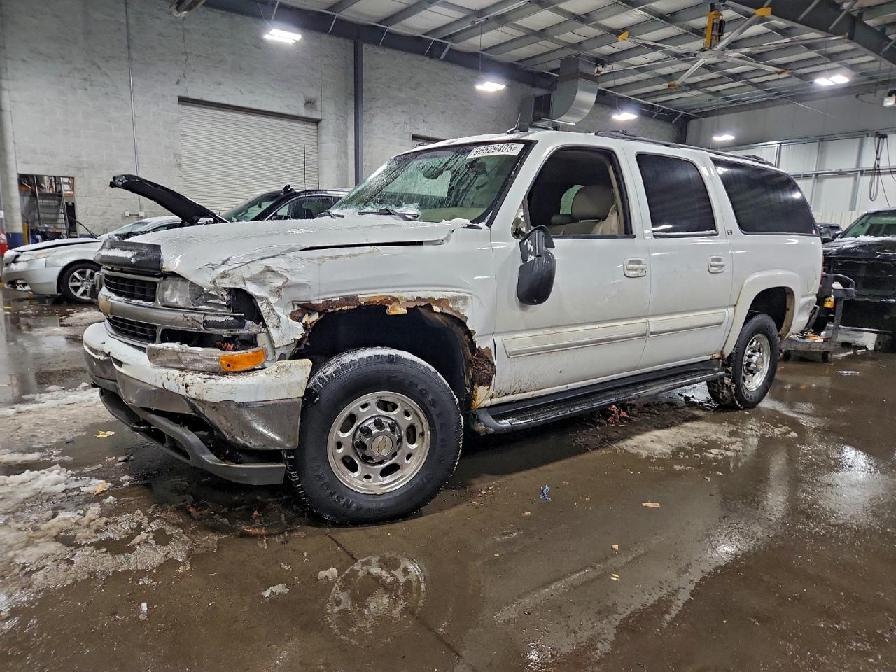 2005 Chevrolet Suburban LT, VIN 3GNGK26G15G218497 — Front end
