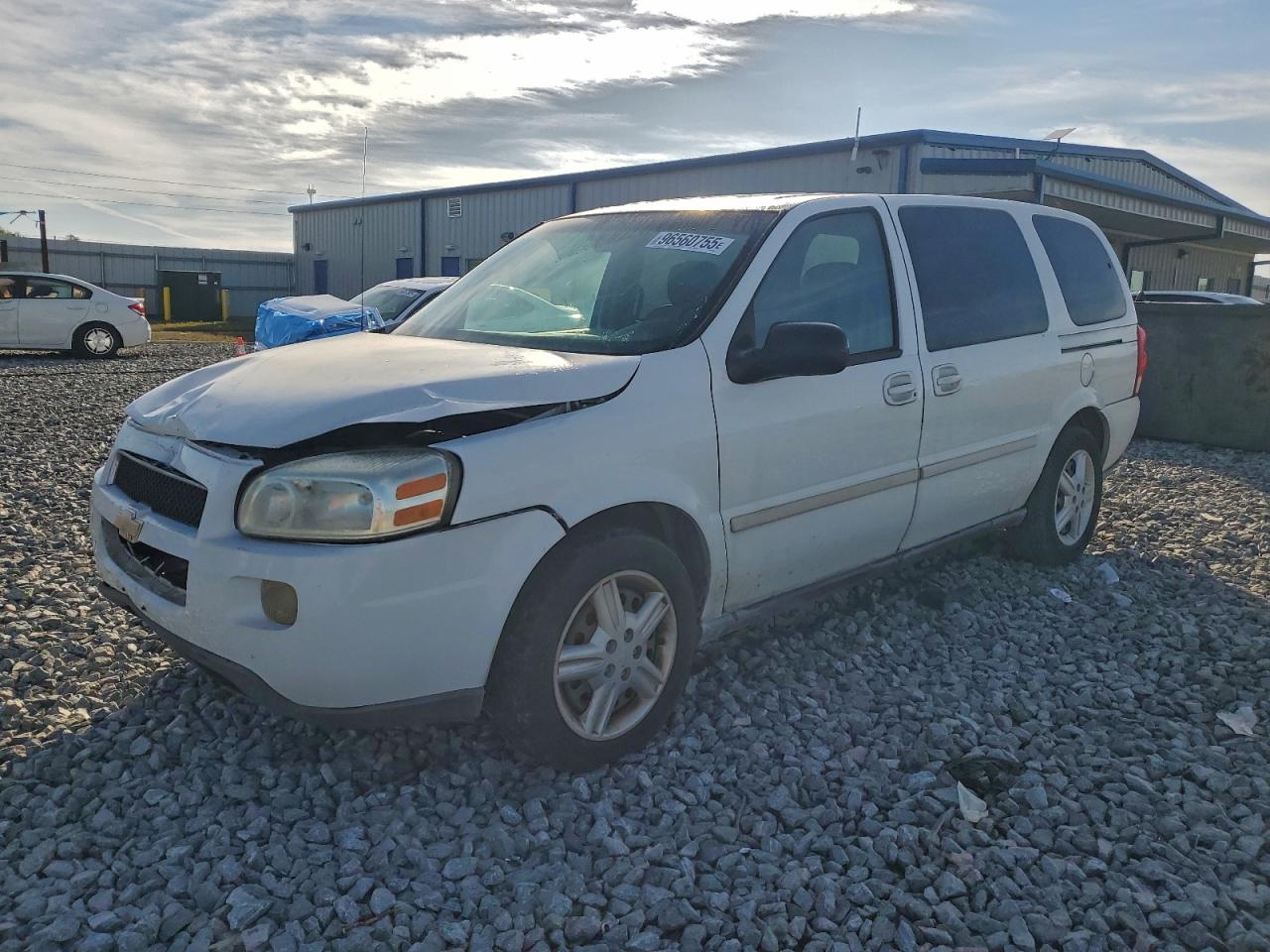 2005 Chevrolet Uplander LS, VIN 1GNDV23L75D162543 — Front end