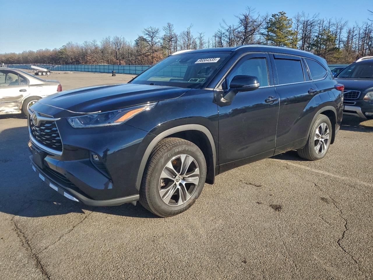 2021 Toyota Highlander XLE, VIN 5TDGZRBH2MS087608 — Missing or altered VIN