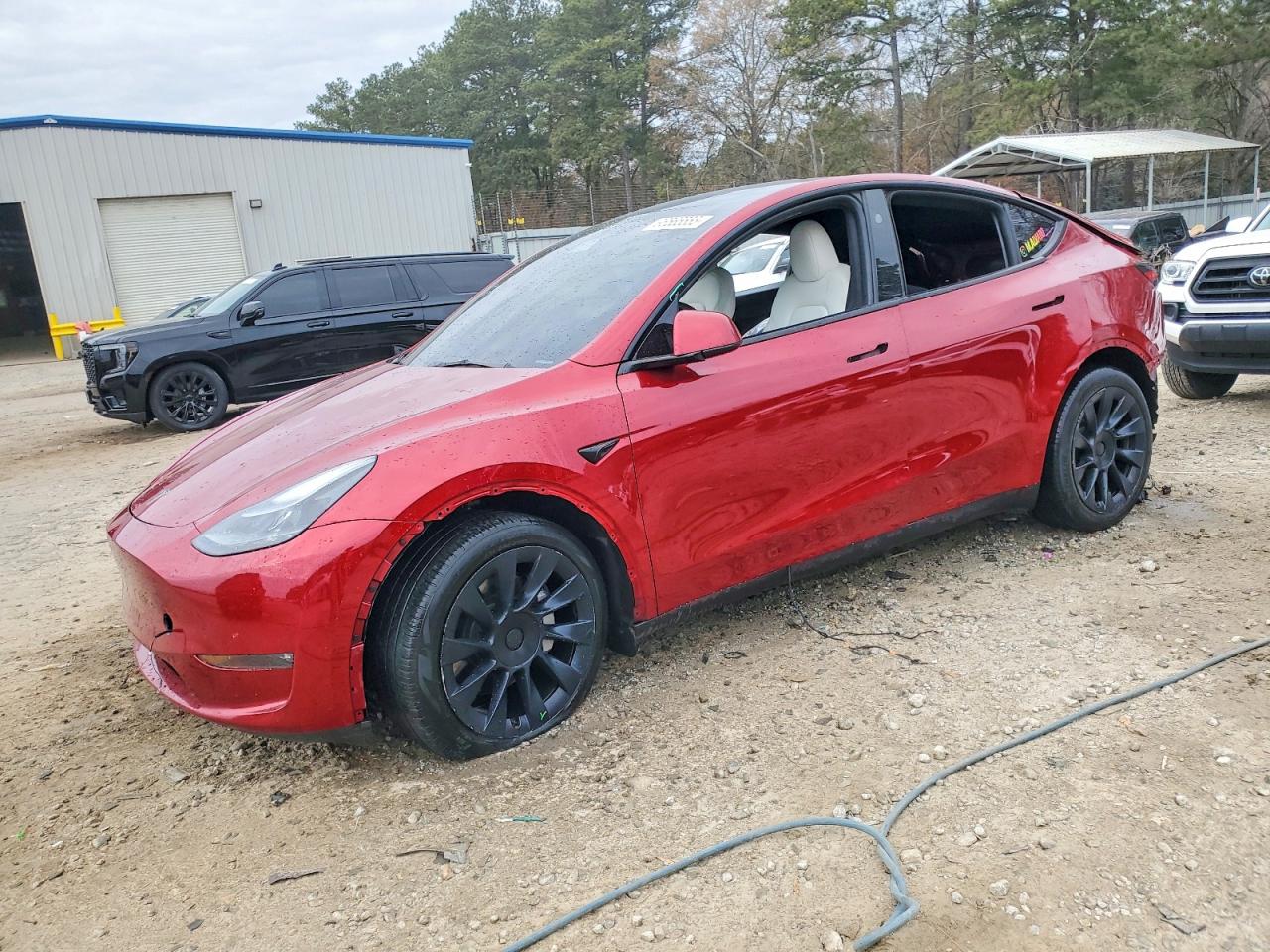 2024 Tesla Model Y Long Range, VIN 7SAYGAEE3RF059666 — Rear end
