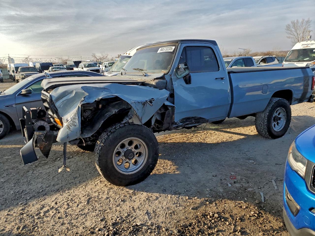 1990 Dodge W SERIES, VIN 1B7KM2683LS604365 — Front end