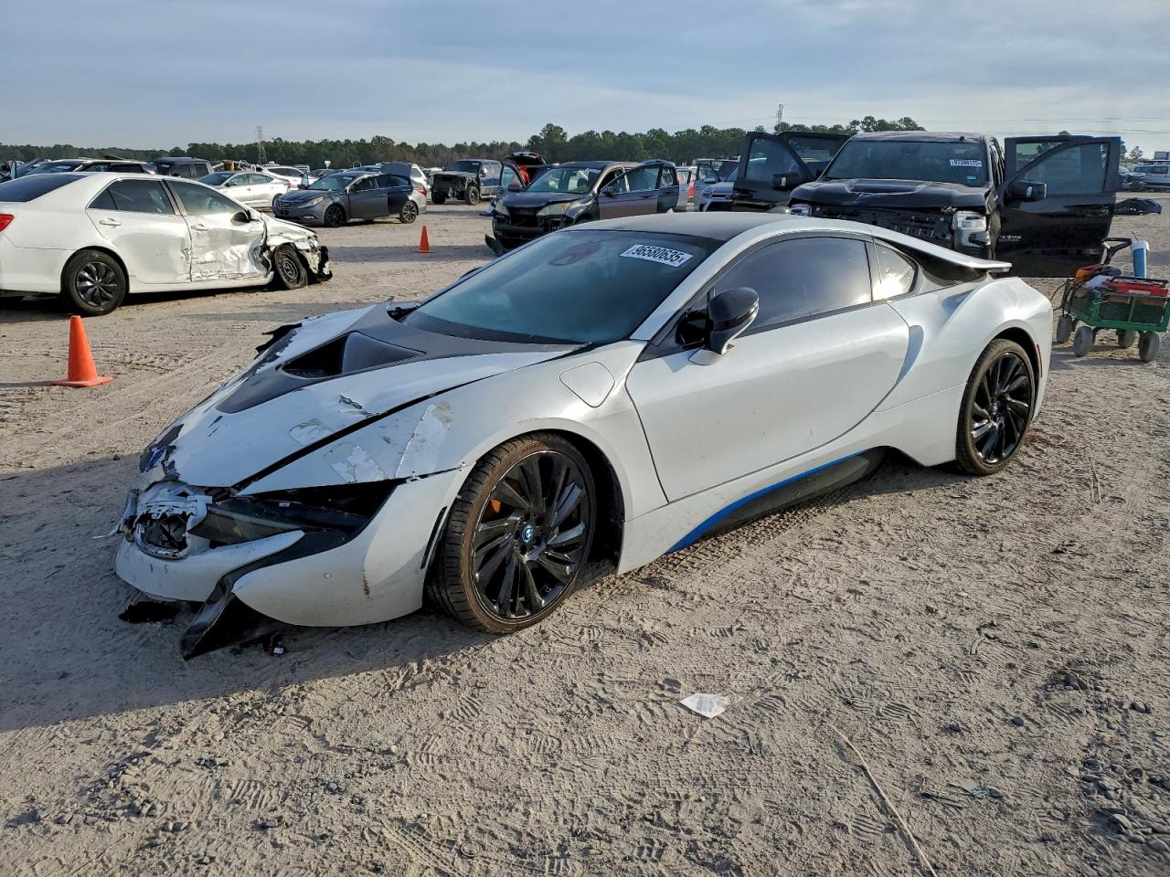 2016 BMW i8, VIN WBY2Z2C51GV675627 — Перед