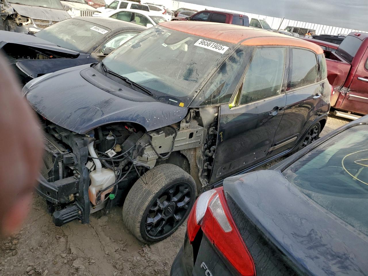 2016 FIAT 500L Urbana Trekking, VIN ZFBCFADH7GZ037962 — Front end