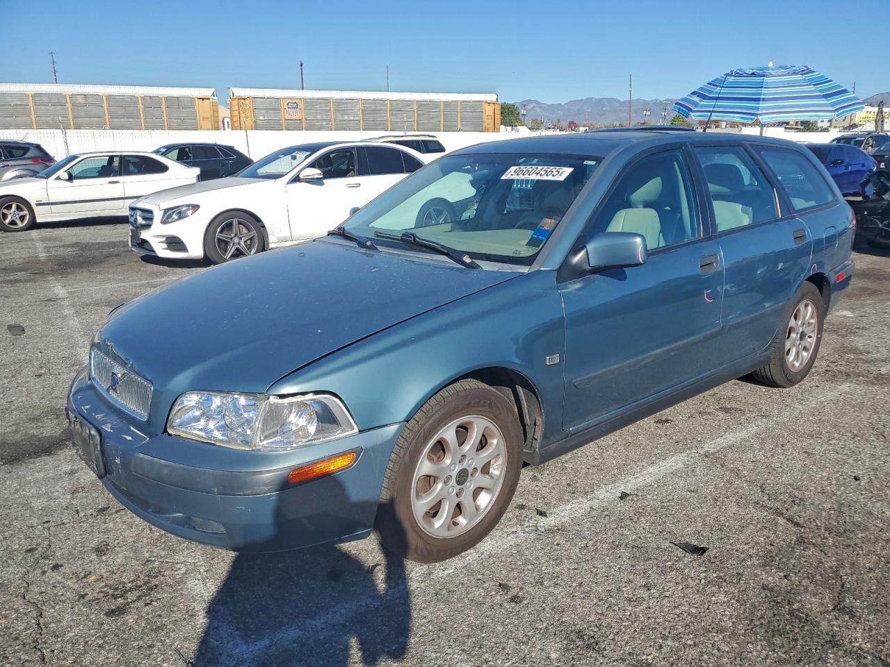 2002 Volvo V40, VIN YV1VW29552F843684 — Перед