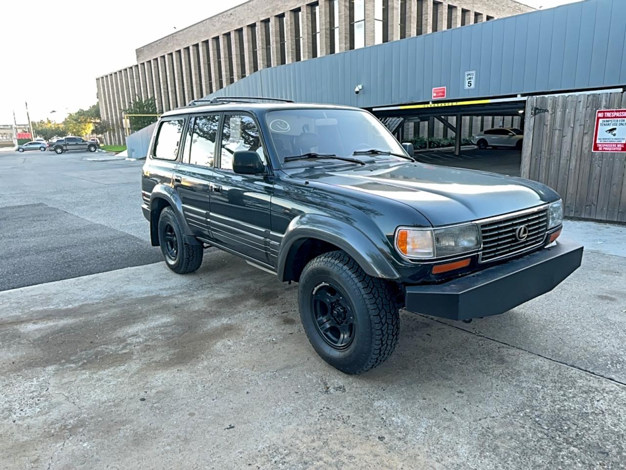 1997 Lexus LX 450, VIN JT6HJ88J5V0166864 — Minor dents and scratches